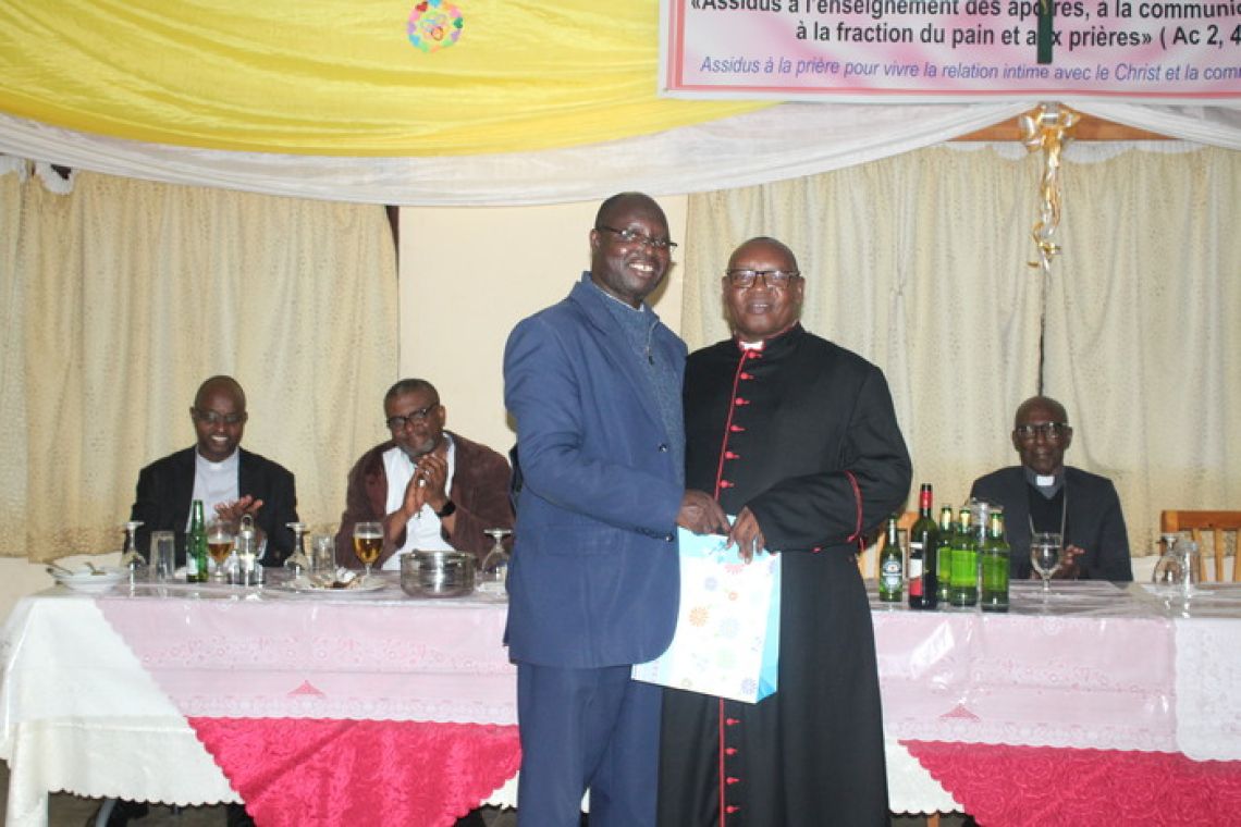 LE GRAND SEMINAIRE SAINT JEAN PAUL II DE GITEGA REND HOMMAGE A LA DISPONIBILITE DE MONSEIGNEUR ALEXIS BAVUGAMENSHI
